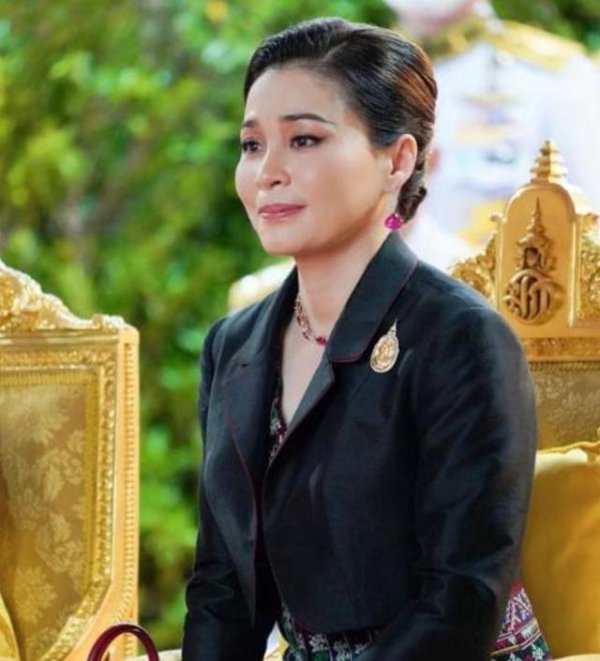 联华配资 苏提达终于全面压制诗妮娜，驱逐贵妃清退出局，掌控后宫稳住君心